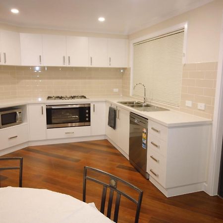Silver House - Melbourne Airport Accommodation - 7 Minutes From Melbourne Airport Exterior photo