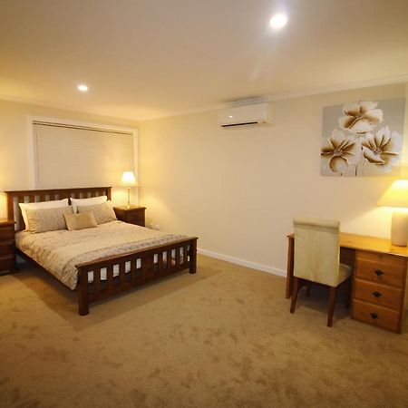 Silver House - Melbourne Airport Accommodation - 7 Minutes From Melbourne Airport Exterior photo