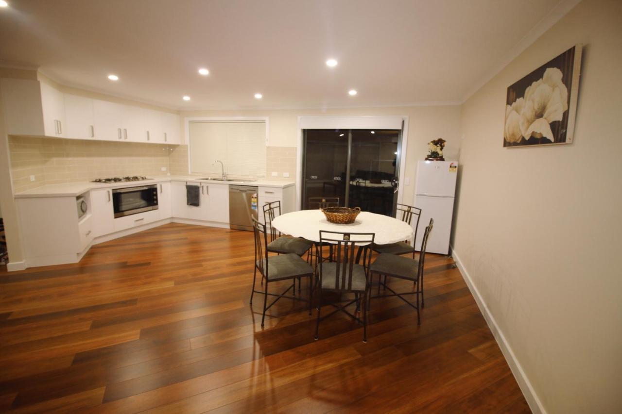Silver House - Melbourne Airport Accommodation - 7 Minutes From Melbourne Airport Exterior photo