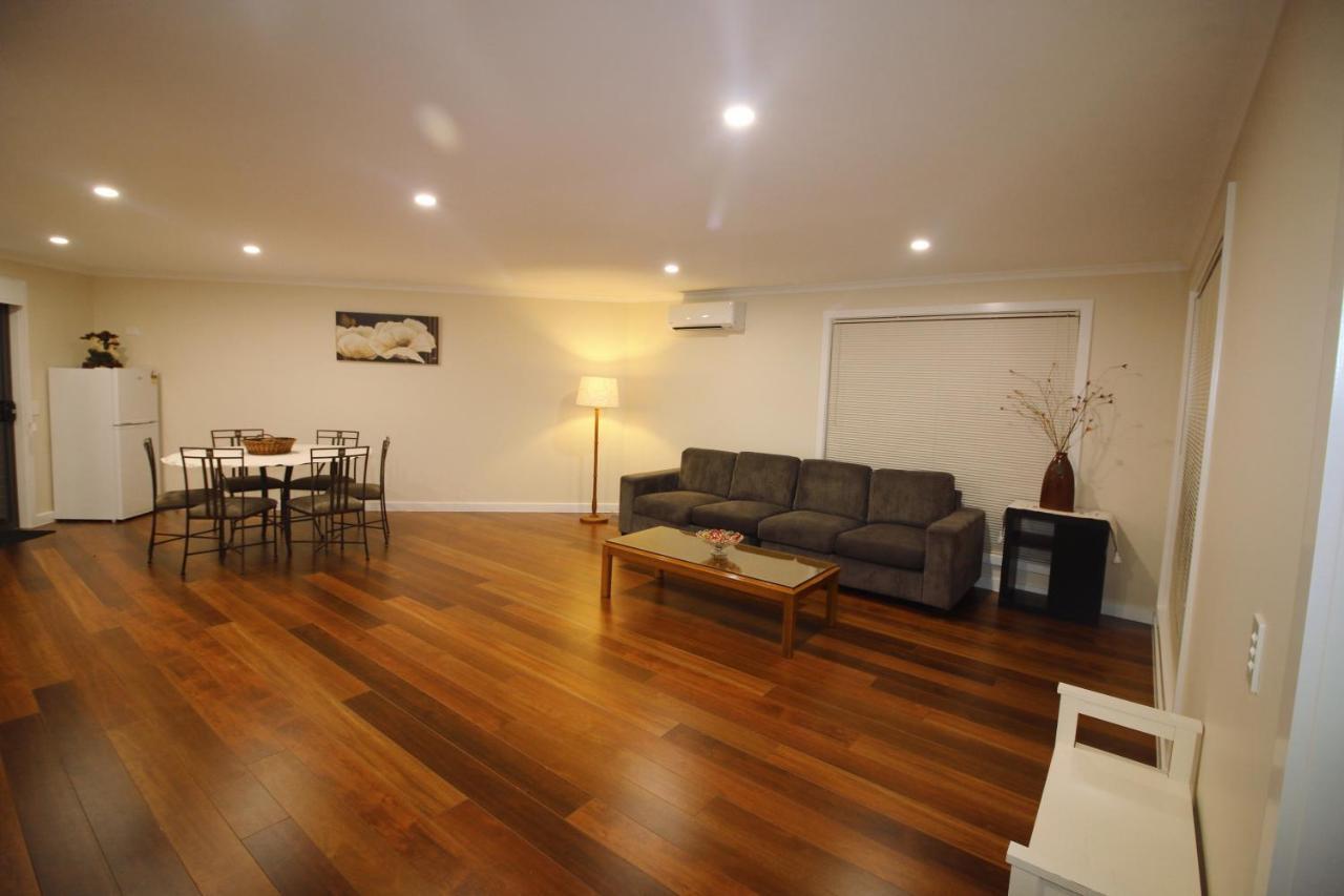 Silver House - Melbourne Airport Accommodation - 7 Minutes From Melbourne Airport Exterior photo