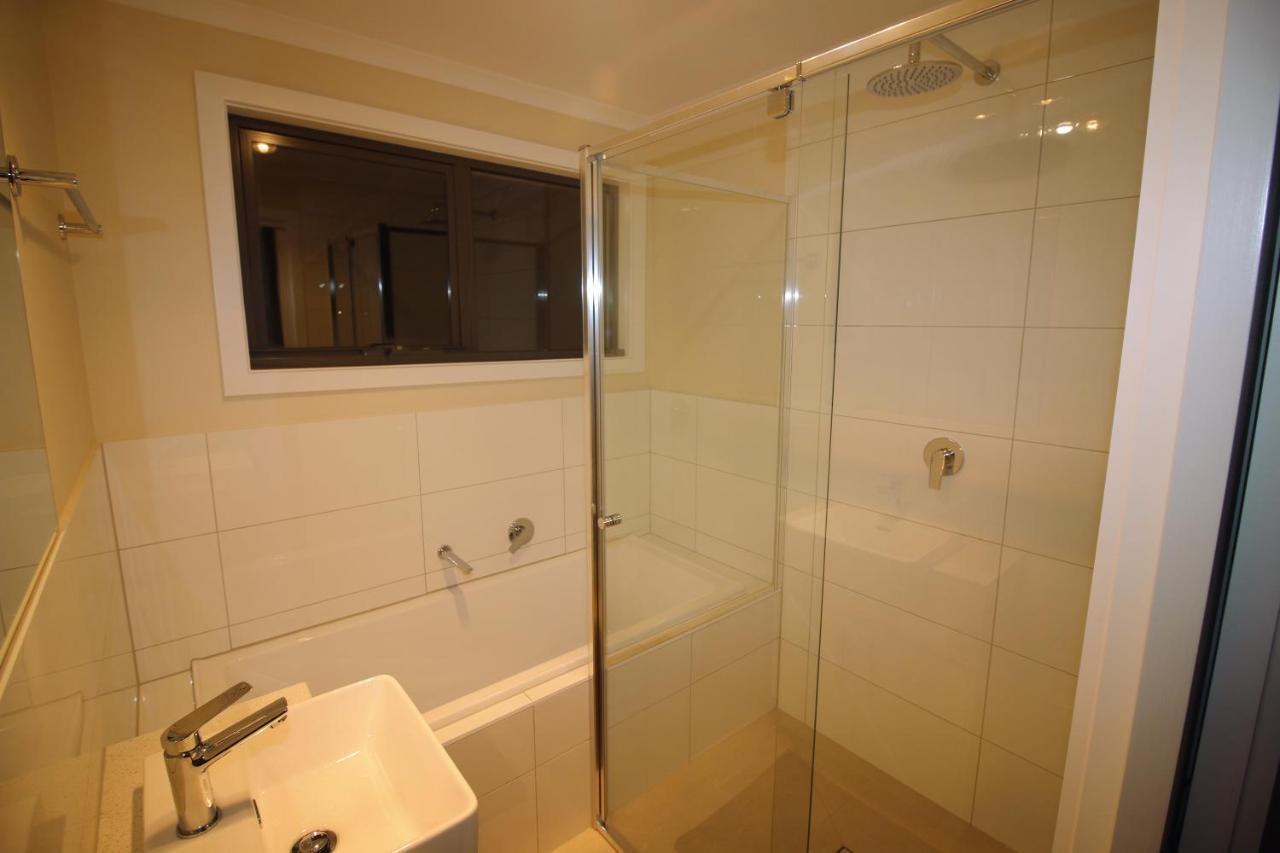Silver House - Melbourne Airport Accommodation - 7 Minutes From Melbourne Airport Exterior photo